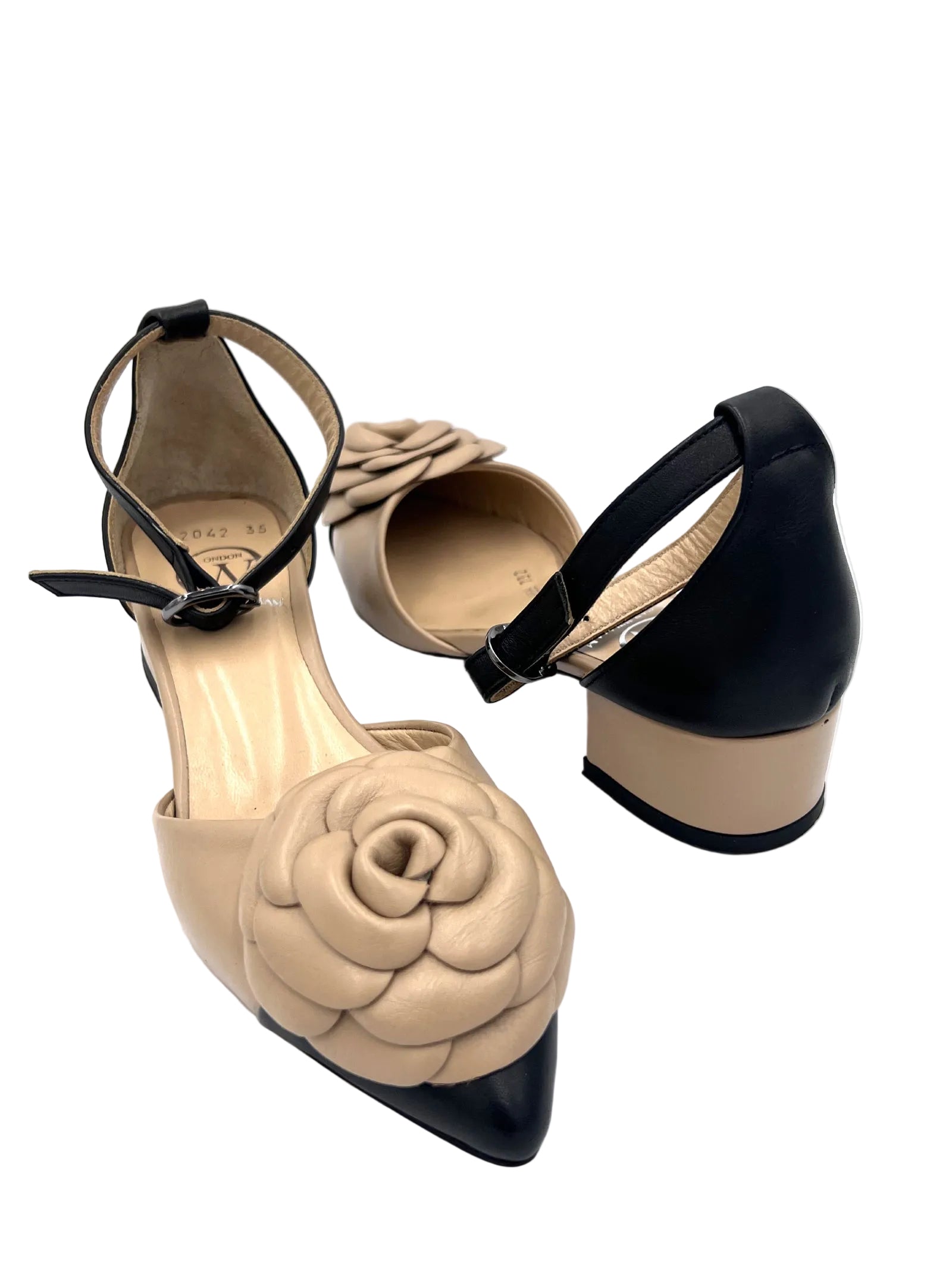 Oscar William Floral Pointed Pump – Beige & Black