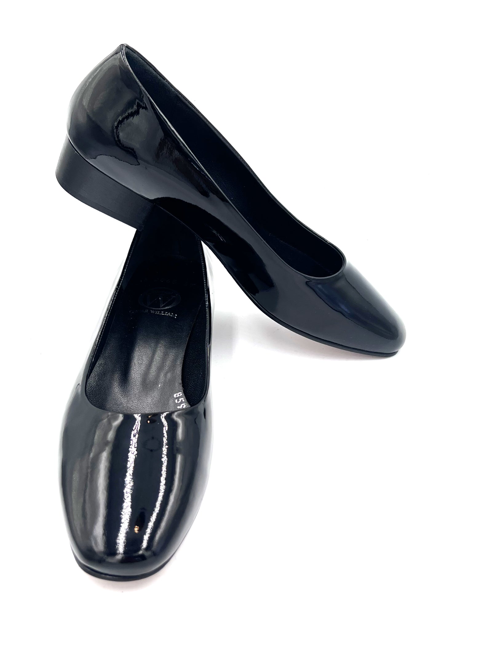 Oscar William Wholecut Pumps – High Shine Black
